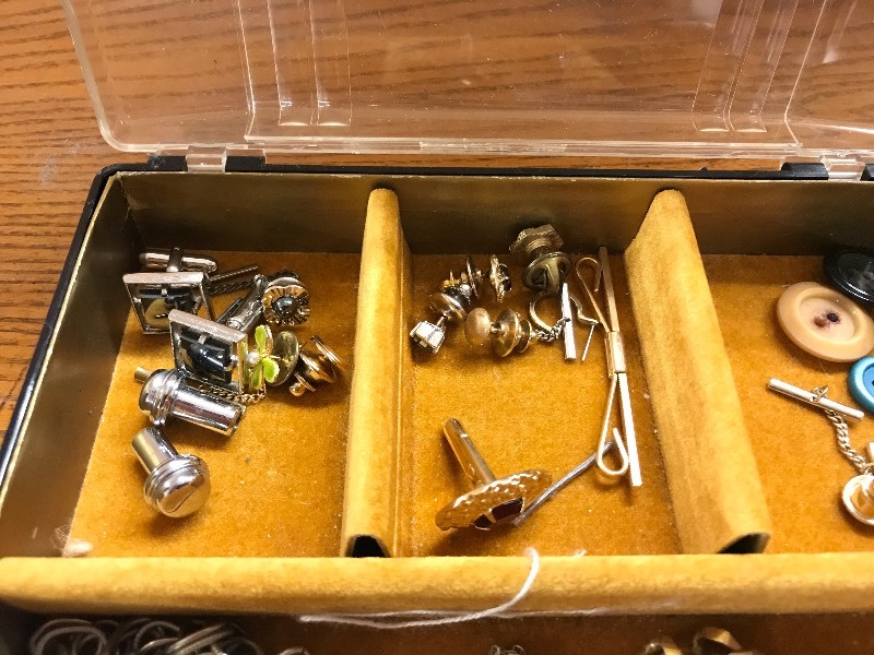 lot 370 image: MISC. JEWELRY AND ACCESORY LOT