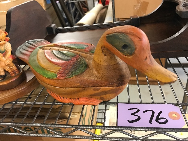 lot 376 image: VINTAGE WOOD DECOR