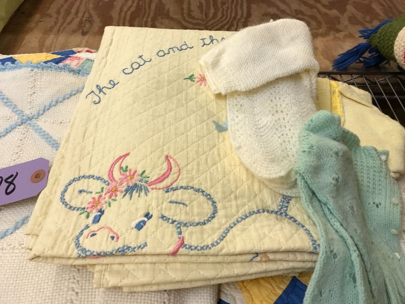 lot 378 image: HANDMADE CHILDRENS QUILTS AND CLOTHES