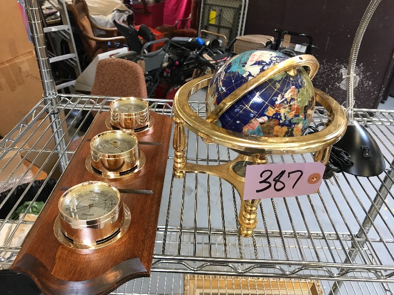 lot 387 image: DECORATIVE DESK ACCESSORIES