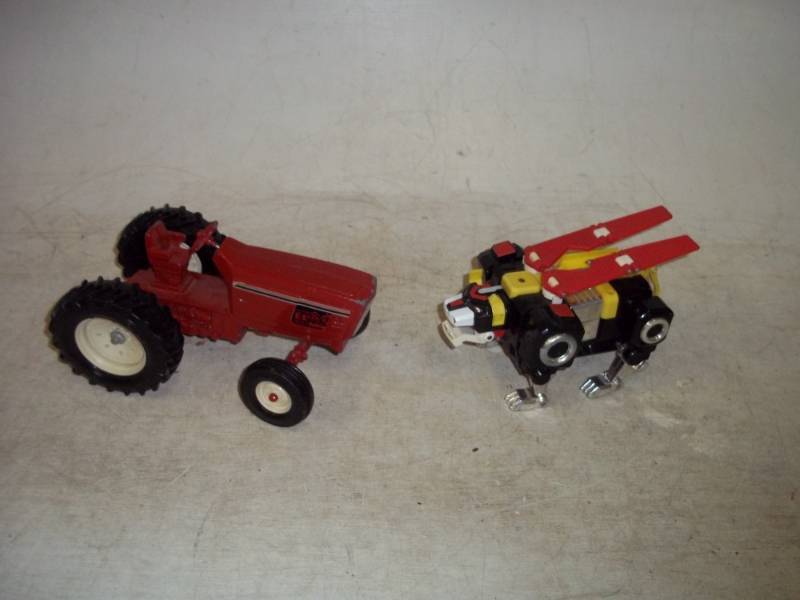 lot 57 image: 2 Toys
