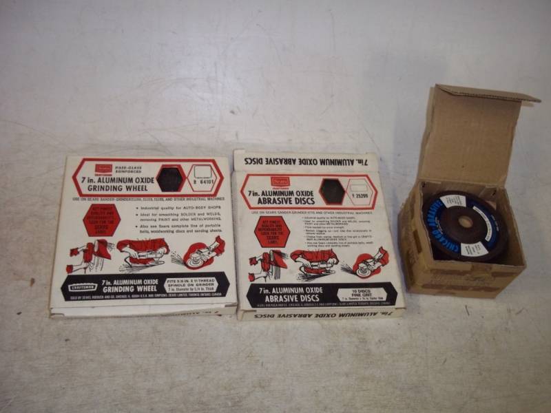 lot 64 image: Two 7 Grinding Discs, Small box of Small Grinding Wheels