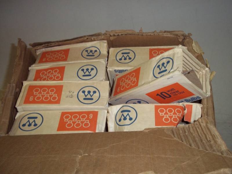 lot 69 image: Case of Light Bulbs 10 Watt Clear Small Socket Size