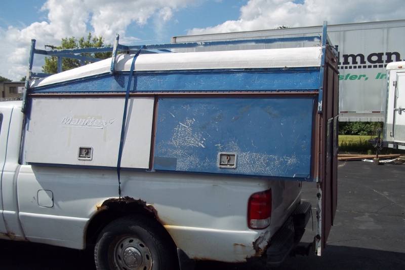 lot 2 image: Truck Topper 66 T X 69 W X 99 L,