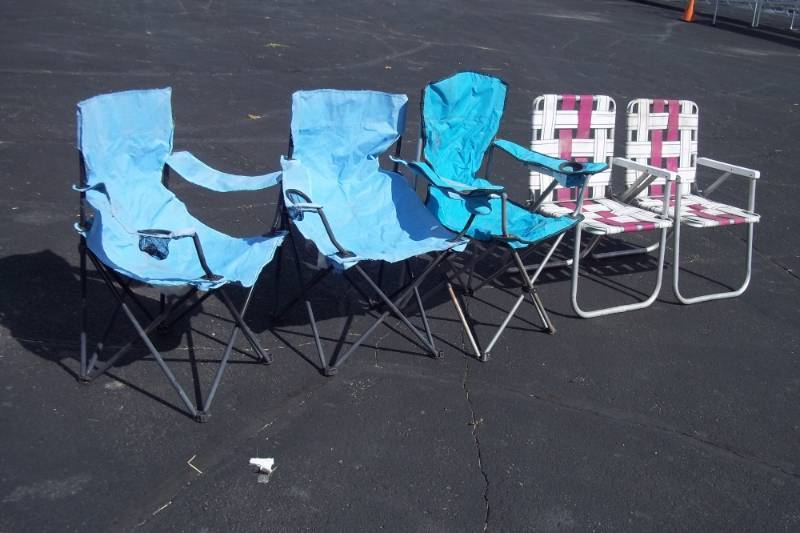 lot 80 image: 5 Lawn Chairs