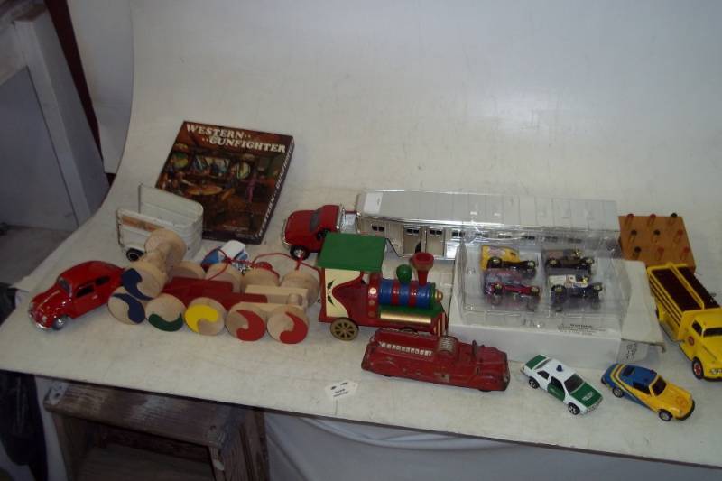 lot 88 image: Large Lot of toy cars some vintage