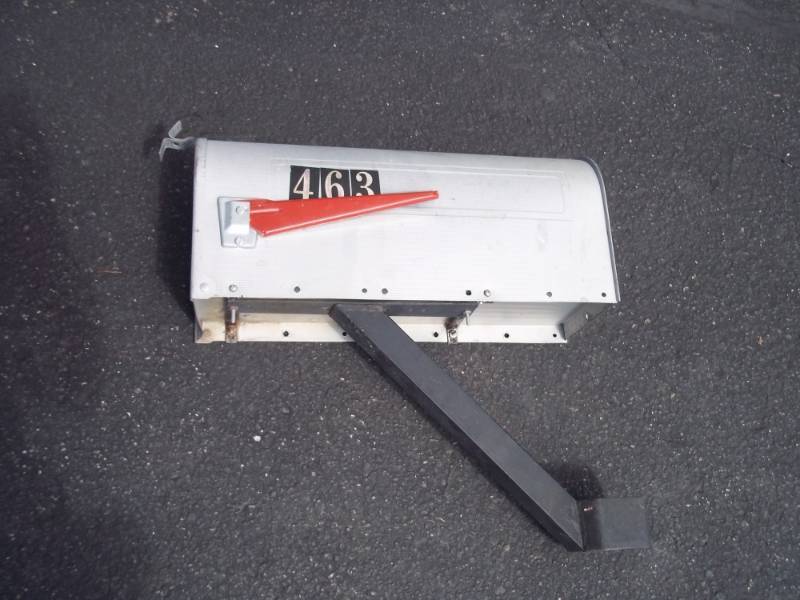lot 97 image: Mailbox with mount