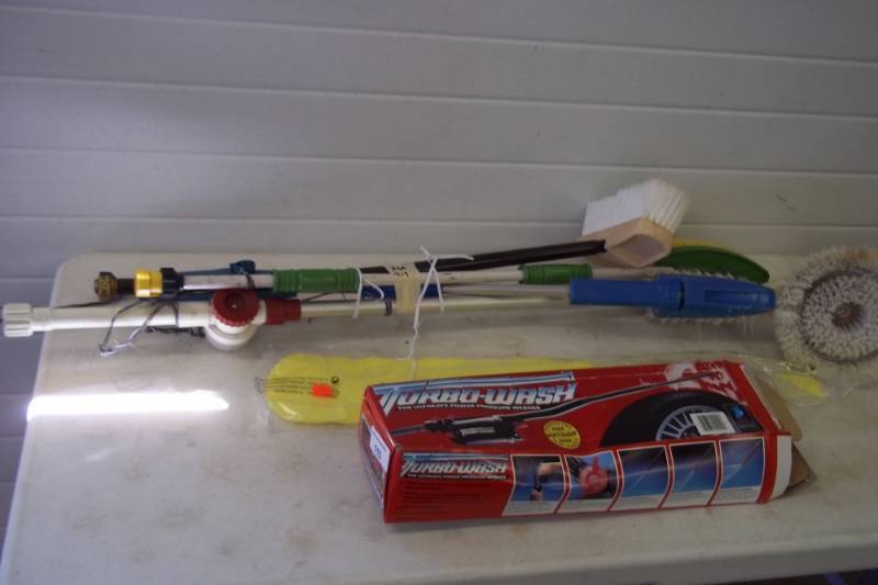 lot 115 image: Car Washing Supplies