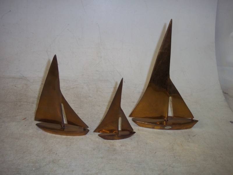 lot 127 image: 3 Brass Sail Boats