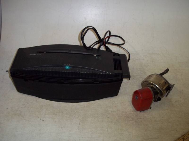 lot 139 image: AMFM Radio, Pencil Sharpeners