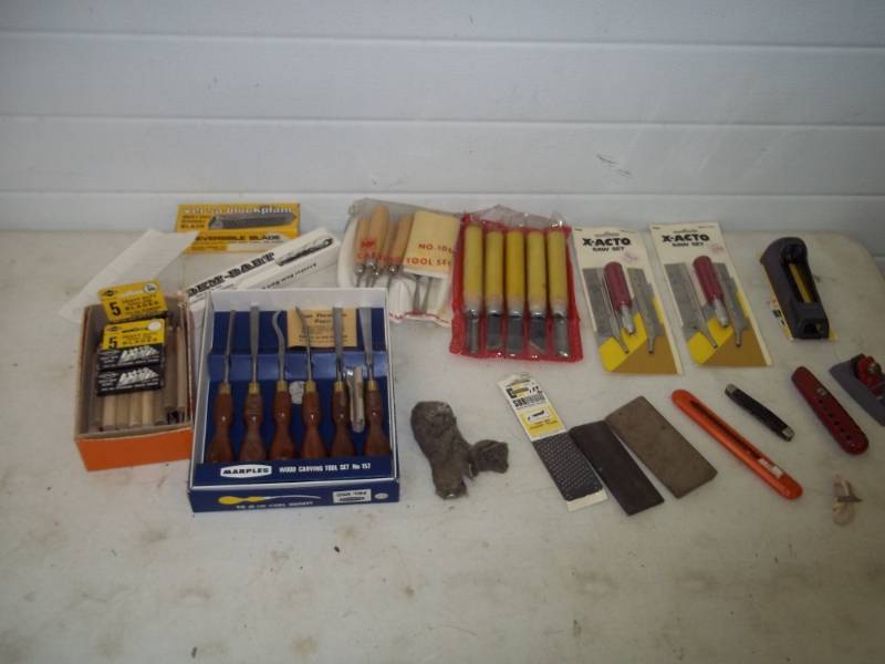 lot 140 image: Assorted Carving Tool Sets, Knives, X-Acto Saws, Sharpening Stones