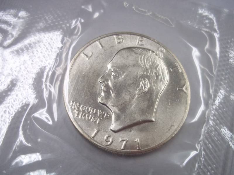 lot 9 image: 1971 Eisenhower Uncirculated Silver Dollar 40% Silver
