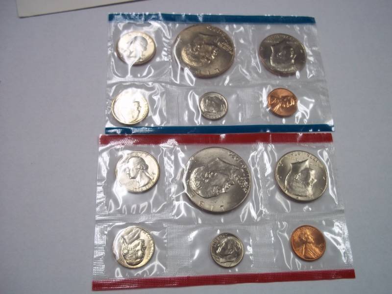 lot 20 image: US Mint 1975 Uncirculated Coin Set