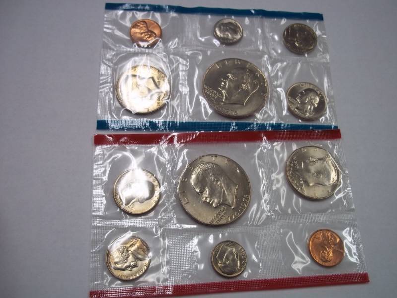 lot 21 image: US Mint 1975 Uncirculated Coin Set