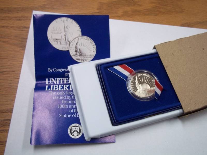 lot 28 image: 1986 Liberty Coin