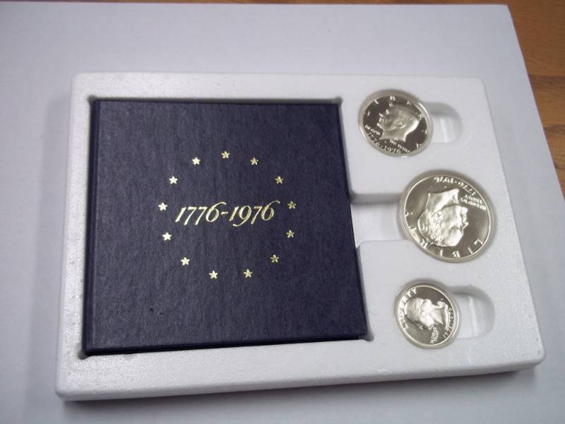 lot 30 image: United States Bi-Centennial Proof Set