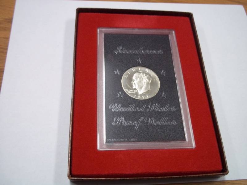 lot 32 image: 1971 United States Proof Dollar