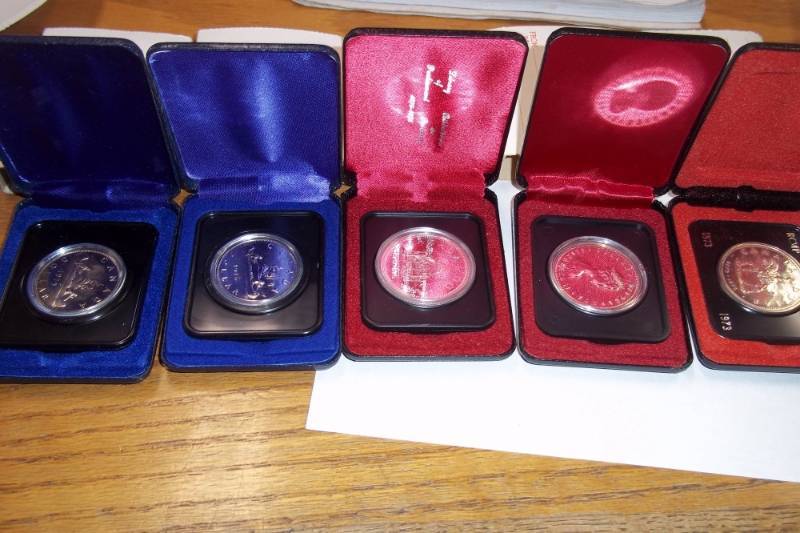 lot 151 image: 5 Canadian Dollars in Cases