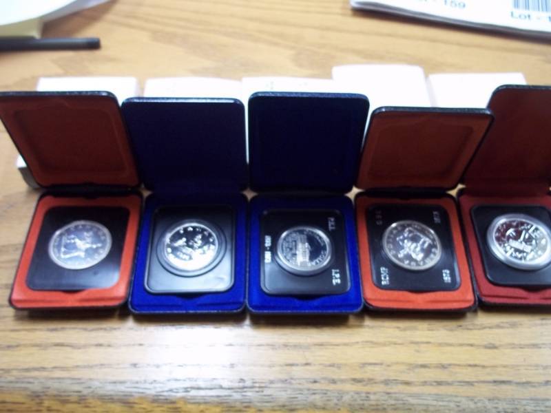 lot 154 image: 5 Canadian Dollars in Cases