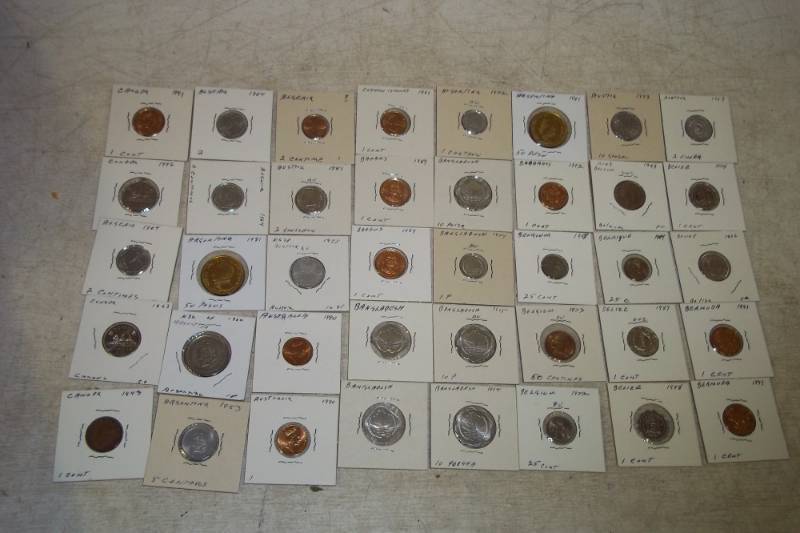 lot 166 image: 40 World Coins