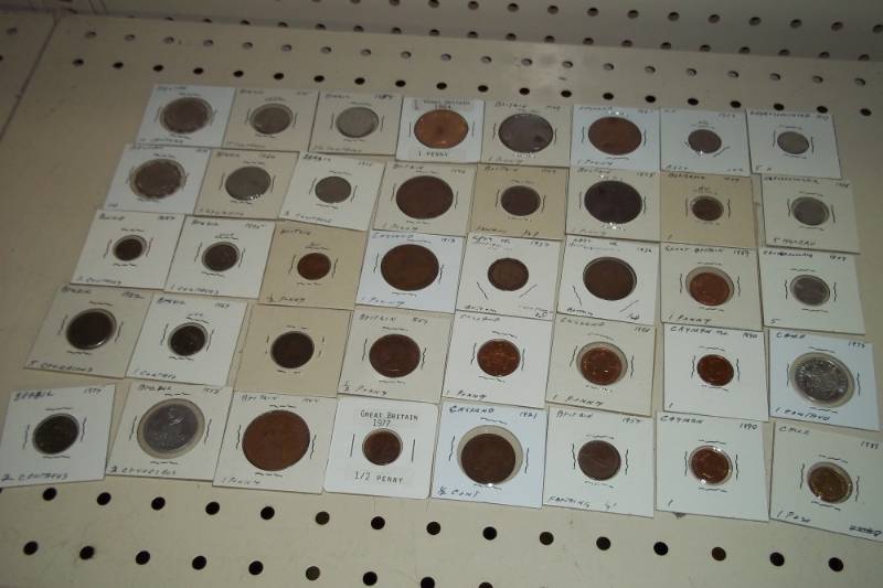 lot 167 image: 40 World Coins