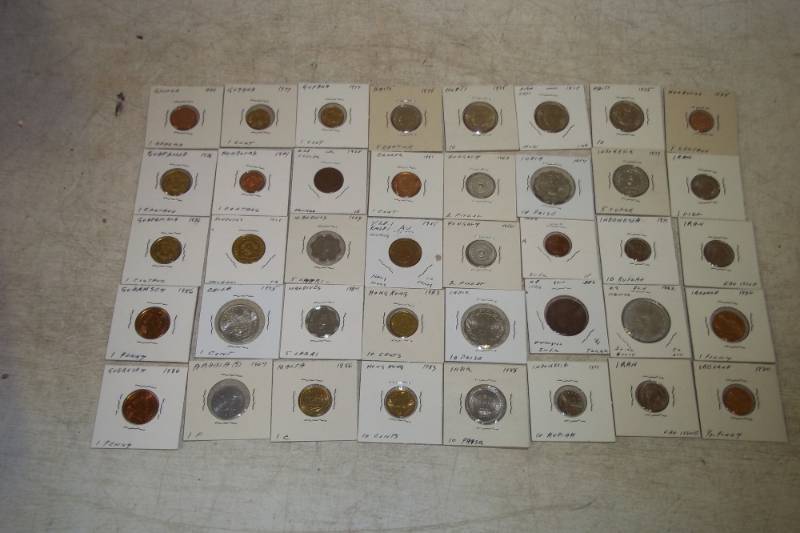 lot 171 image: 40 World Coins