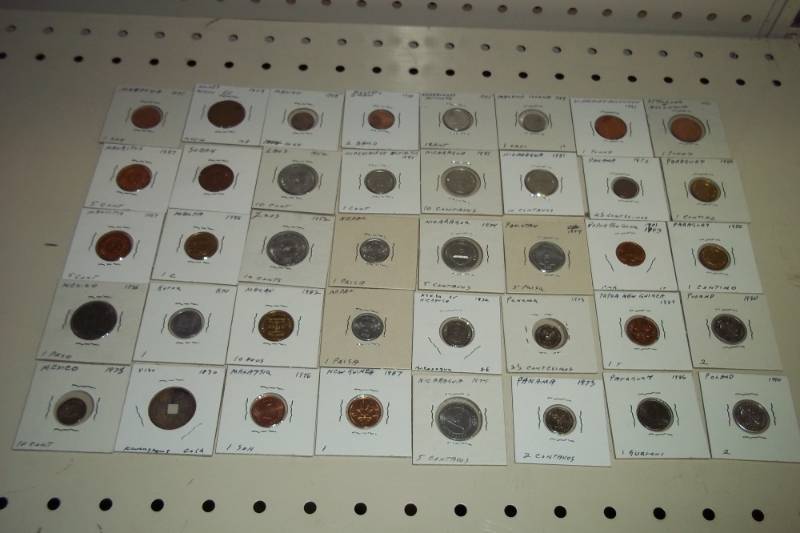 lot 172 image: 40 World Coins