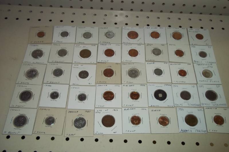 lot 173 image: 40 World Coins