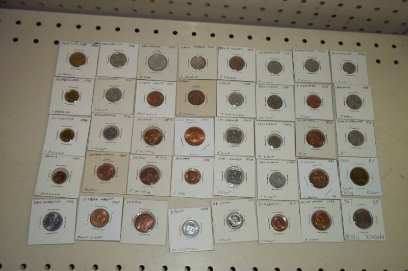 lot 174 image: 40 World Coins
