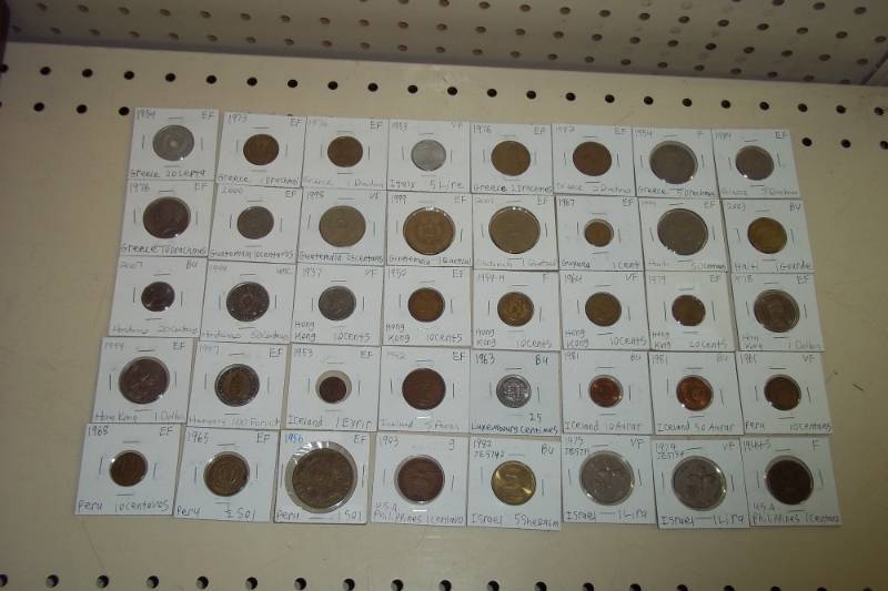 lot 182 image: 40 World Coins