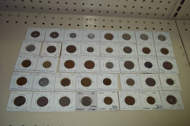 lot 184 image: 40 World Coins