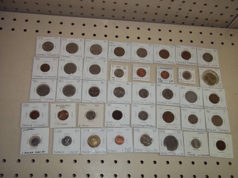 lot 190 image: 40 World Coins