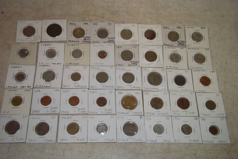 lot 191 image: 40 World Coins