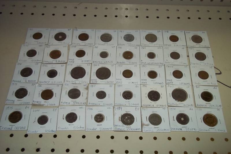 lot 192 image: 40 World Coins
