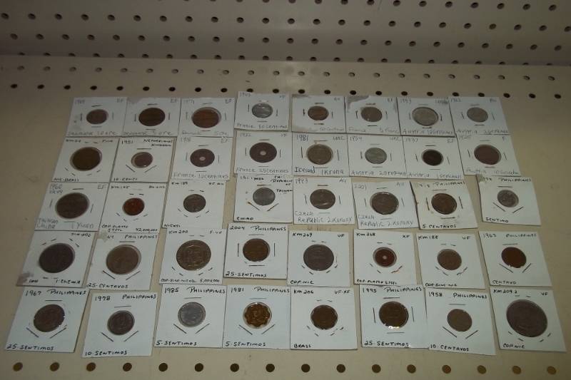 lot 193 image: 40 World Coins