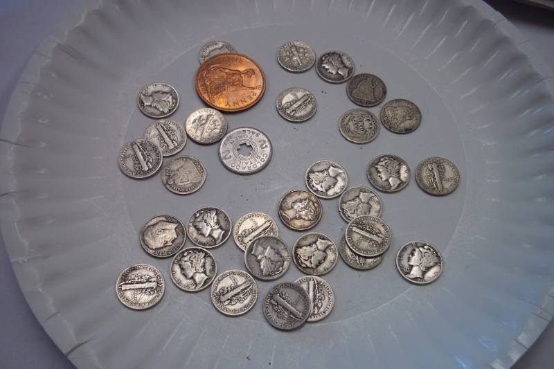 lot 212 image: Assorted Dimes