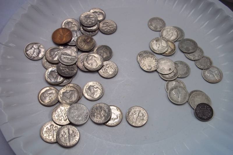 lot 213 image: Assorted Dimes