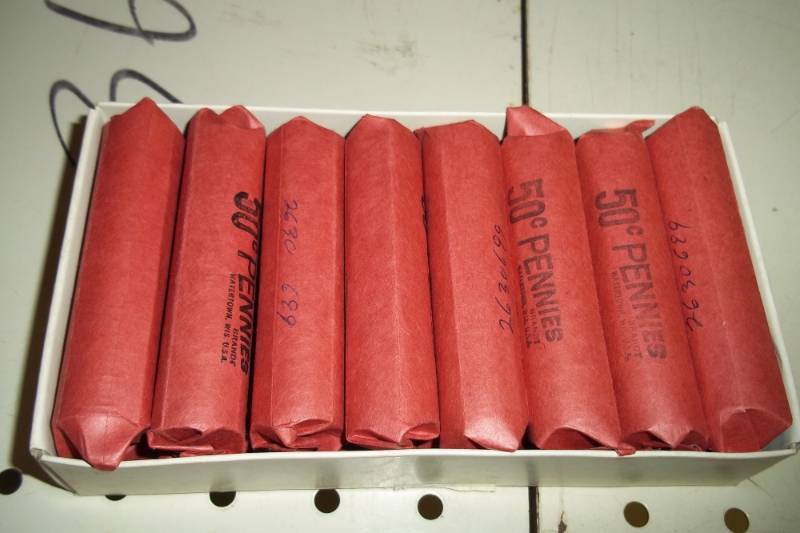 lot 221 image: 16 Rolls of Pennies