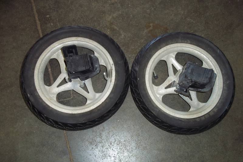 lot 228 image: StrollerCart Tires