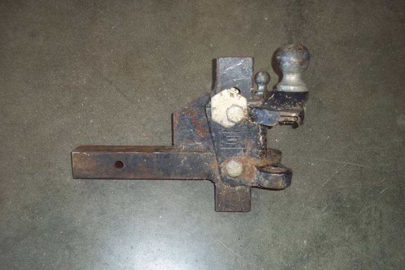 lot 229 image: Heavy Duty Adjustable Bumper Hitch