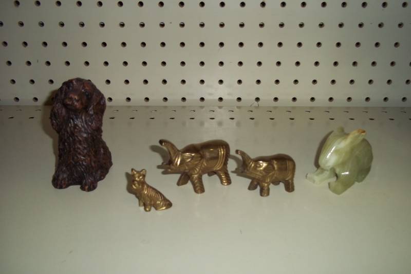 lot 234 image: Figurines