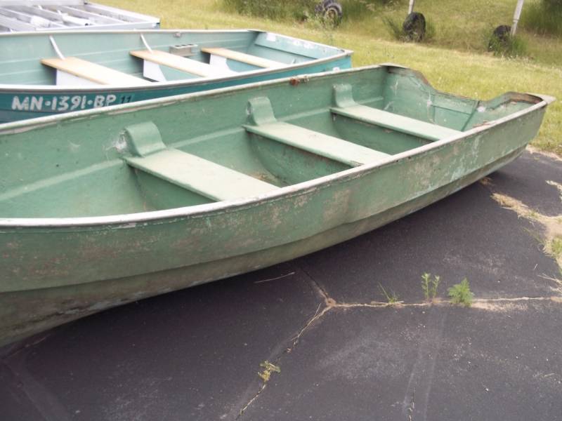 lot 266 image: Larson 13 Fiberglass Duck Boat  Yard Garden Planter