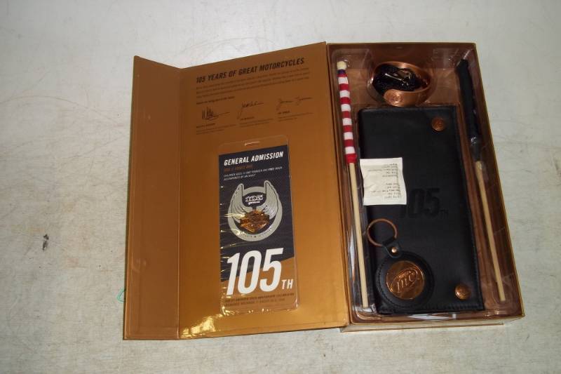 lot 273 image: Harley Davidson Gift Pack