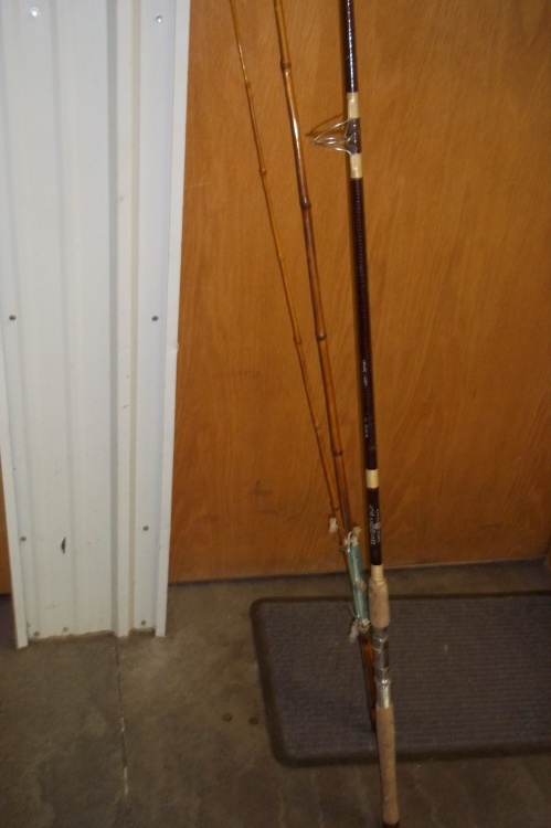lot 274 image: Cane Pole, Heavy Duty Fishing Pole
