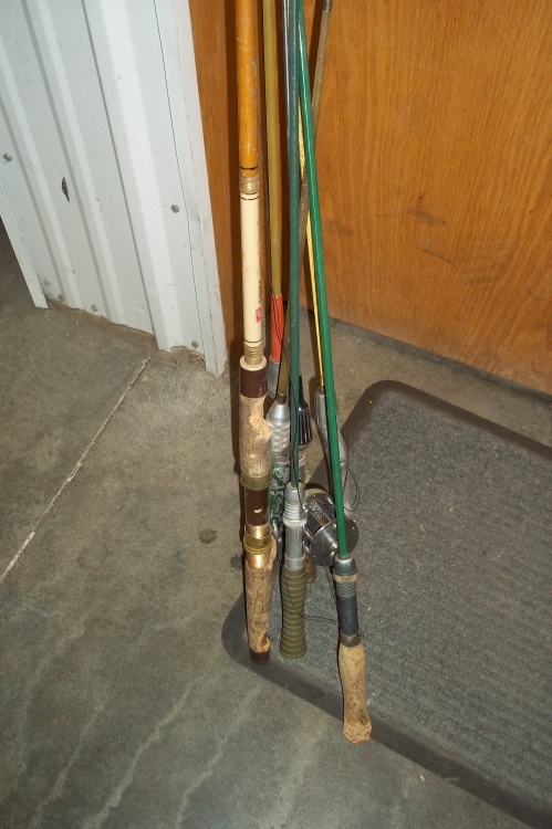 lot 275 image: 6 Vintage Rods and 1 Reel