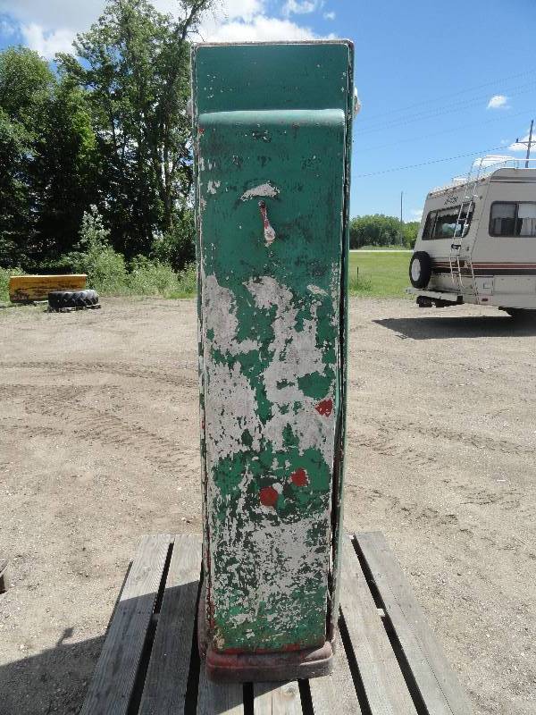 lot 8 image: Vintage Gas Pump