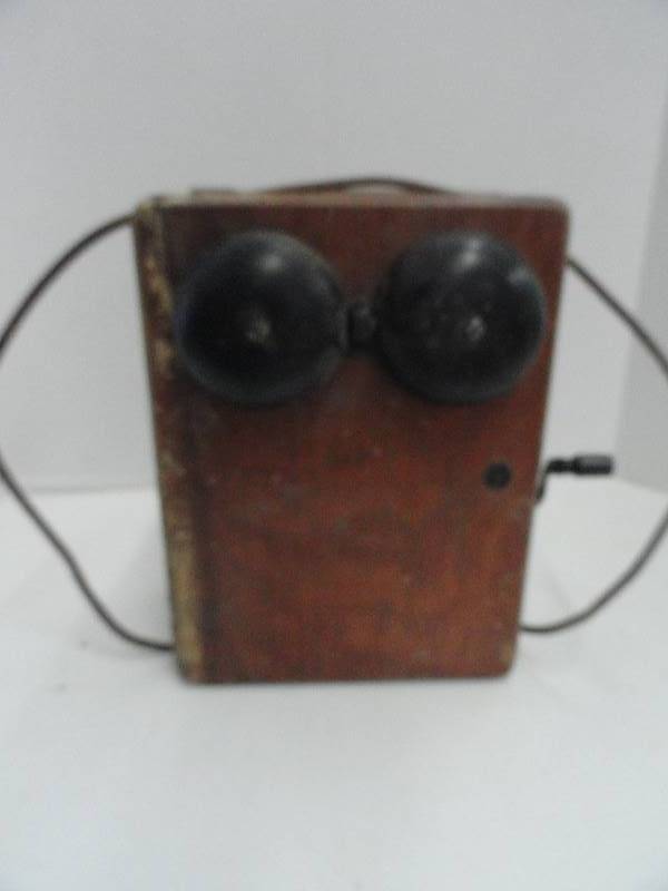 lot 14 image: Vintage Wall Phone