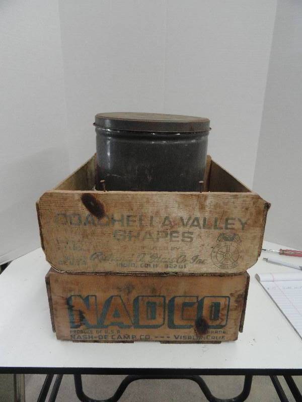 lot 19 image: Vintage Crate & Tin