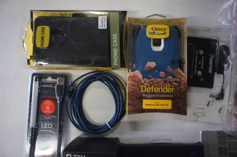 lot 303 image: (Lot of 14) Assorted Electronics