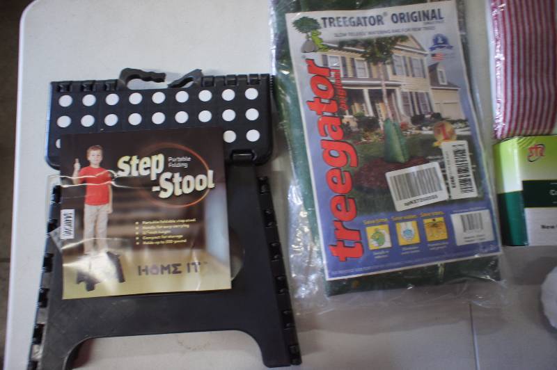 lot 307 image: (Lot of 6) Assorted Household ITems